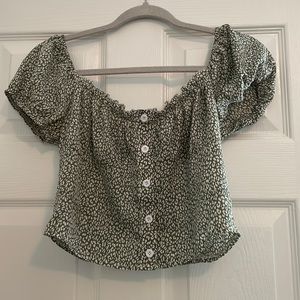Romwe green animal print cropped blouse size medium
